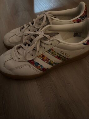adidas White Gazelle Sneakers with Floral Stripe Accents